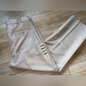 Dockers Pants Mens 34x29 Essential Khaki D3 Classic Fit Flat Front New $$